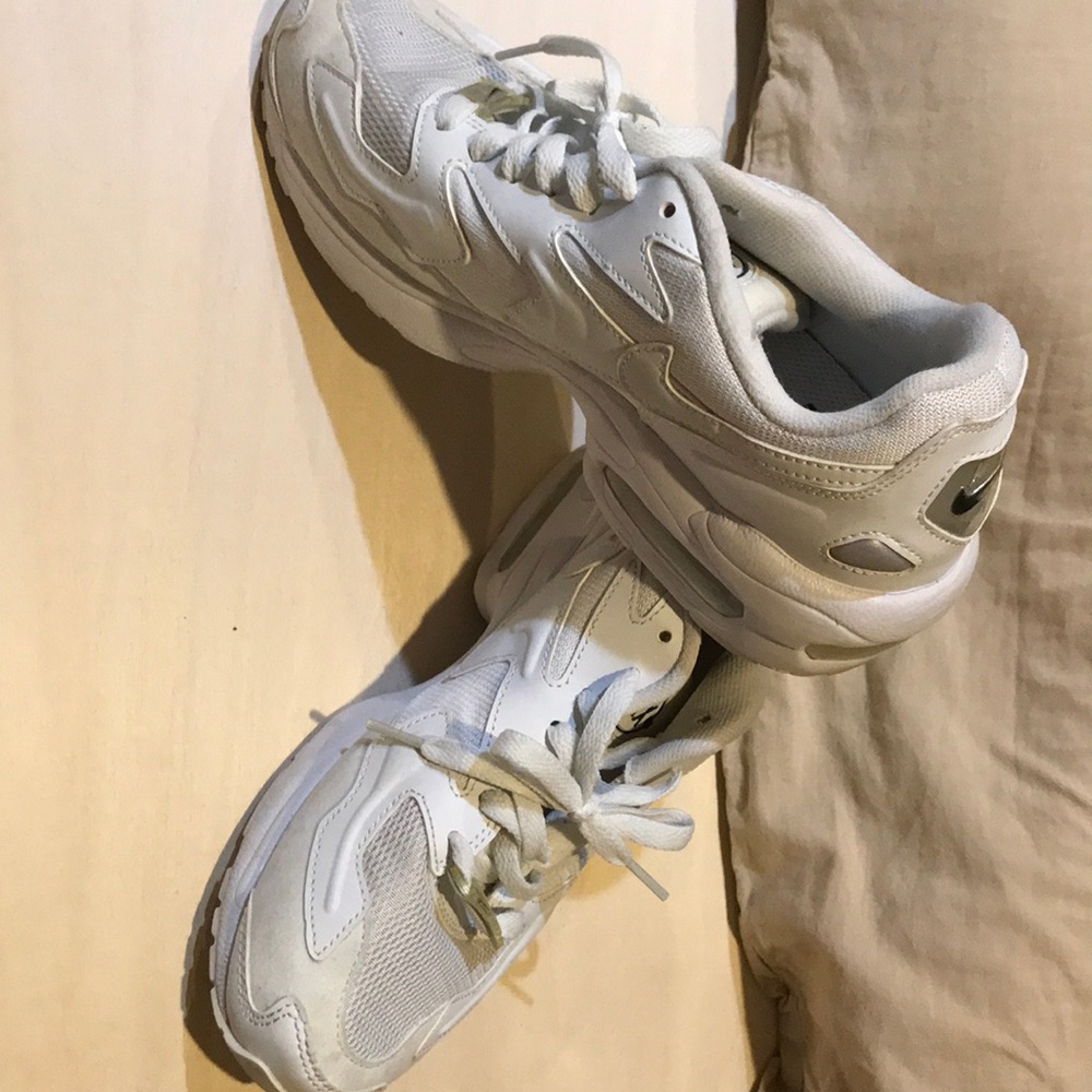 Nike Air Max 2 light Womens 6.5 White Running Shoes worn once